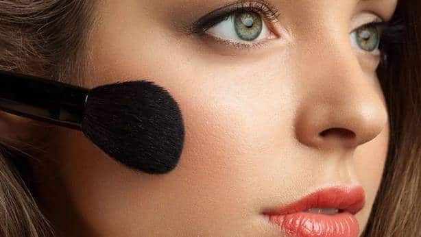 ما هو بلاشر في المكياج وكيفية استخدامه بالصور blusher؟ 7 البلاشر لتكبير الخدود